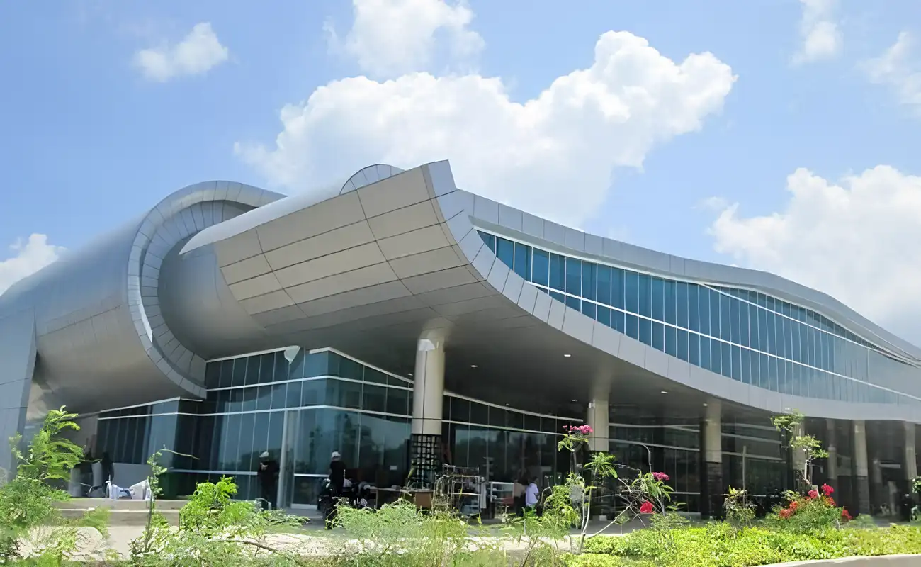 Bandara Labuan Bajo, Proyek Kaca Green Mile